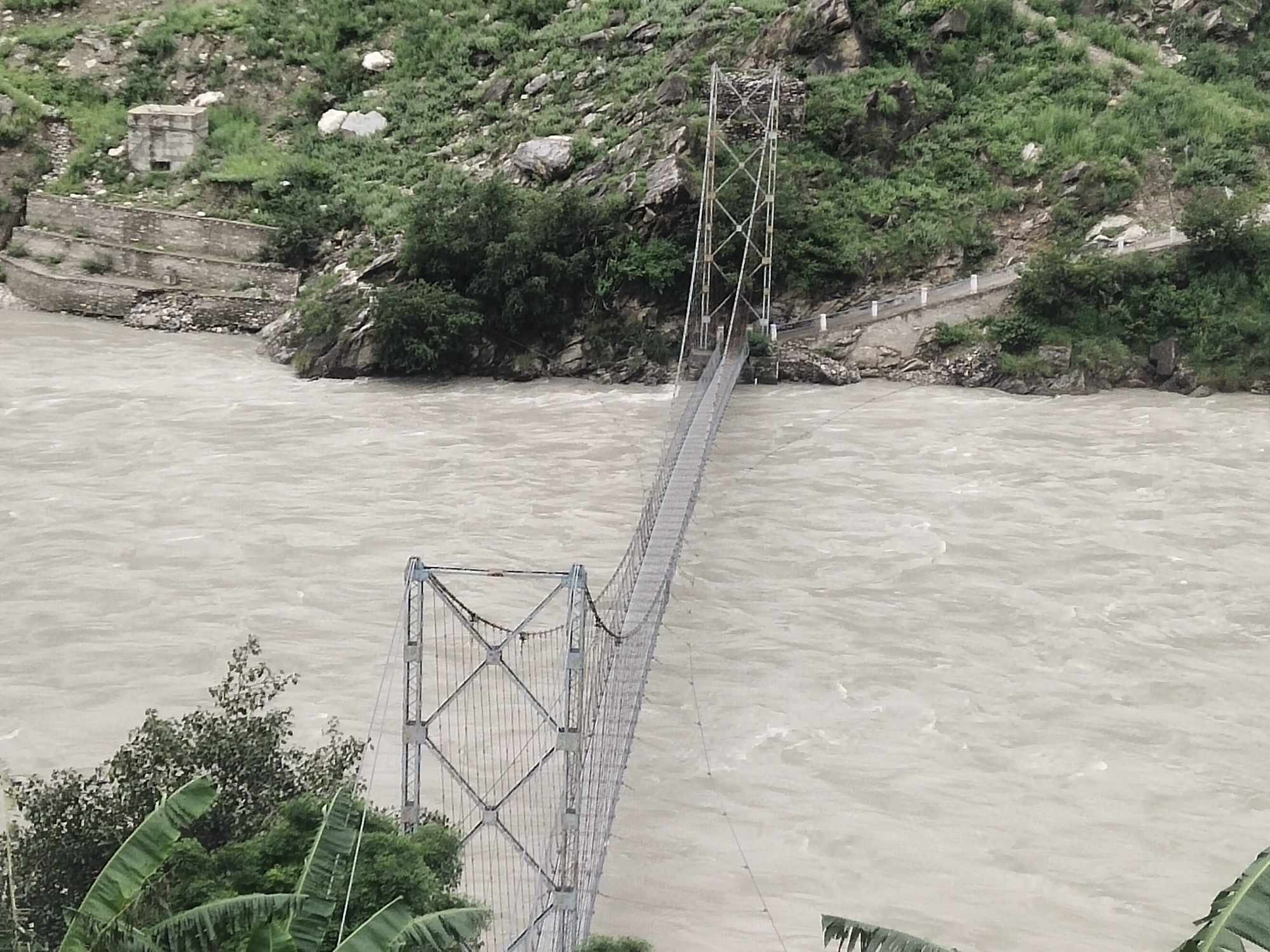 कर्णाली नदि किनारका बस्ति र झोलुंगे पुल उच्च जोखिम