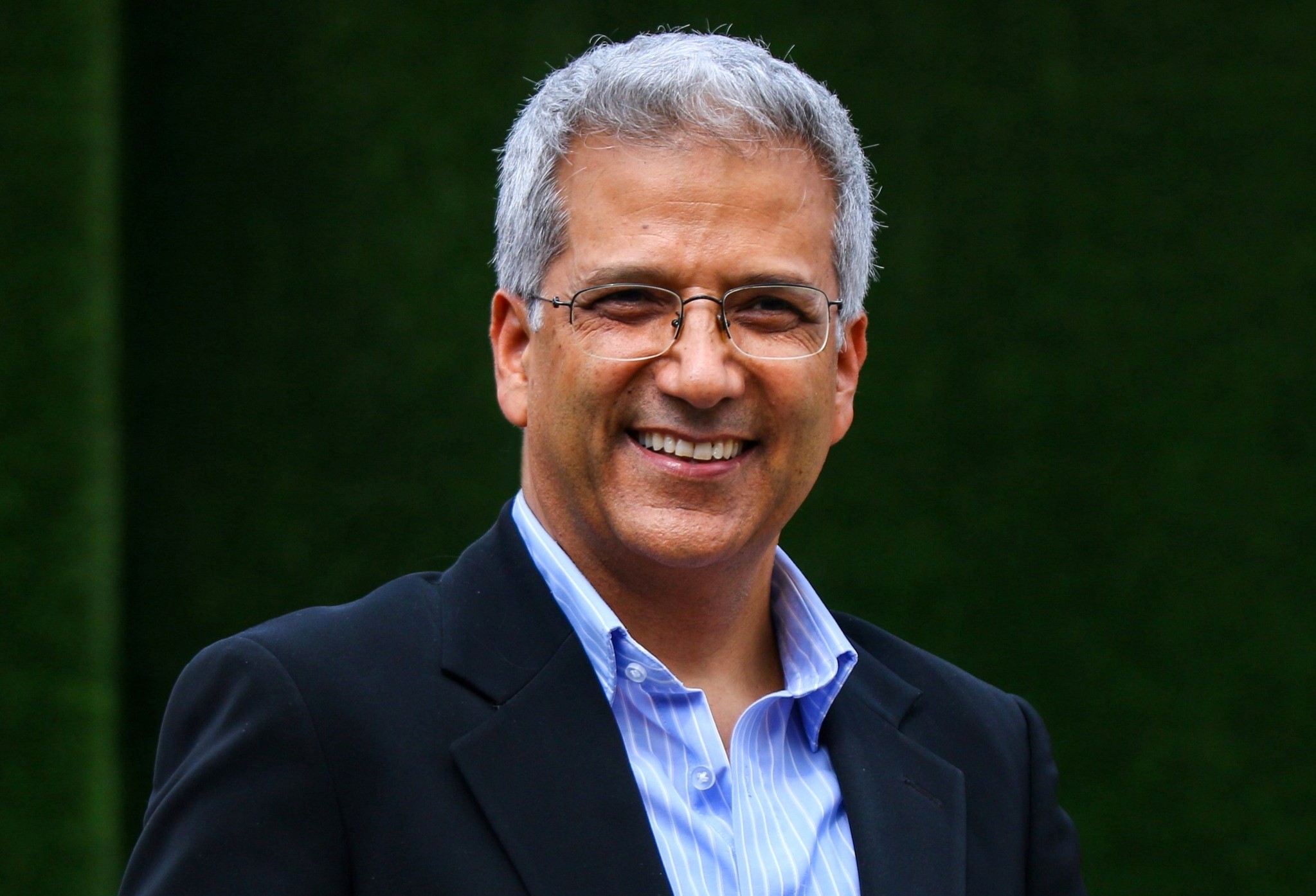 राप्रपालाई संकेत गर्दै रवीन्द्र मिश्रले लेखे- कुकुरको पुच्छर १२ वर्ष ढुंग्रोमा राखे पनि बाङ्गा-बाङ्गै!