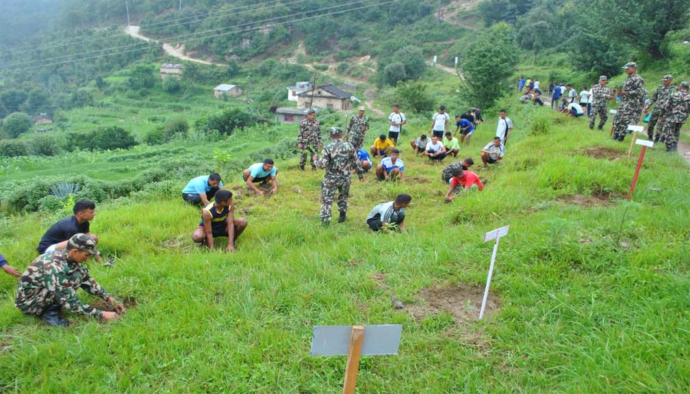 राष्ट्रिय भू- संरक्षण दिवसको अवसरमा नेपाली सेनाद्धारा बृक्षारोपण