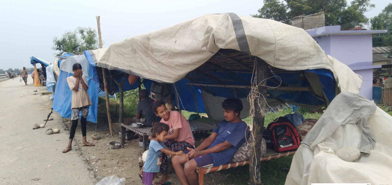 कैलालीमा बाढी : नौ सय बढी परिवारको बास सडकमा