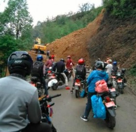 भीमदत्त राजमार्गमा सवारी आवागमन बन्द, ४ बजेपछि मात्र सुचारु हुने