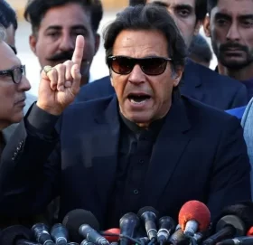 अदालतद्वारा इमरान खानलाई तीन वर्षको कारावास सजाय, पक्राउपछि जेल लगियो