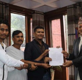 बाजुराकाे स्वास्थ्य अबस्थाका बारेमा  स्वास्थ्यमन्त्रीलाइ ध्यानाकर्षण पत्र