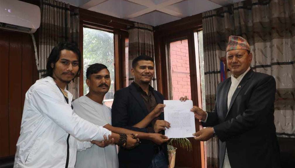 बाजुराकाे स्वास्थ्य अबस्थाका बारेमा स्वास्थ्यमन्त्रीलाइ ध्यानाकर्षण पत्र