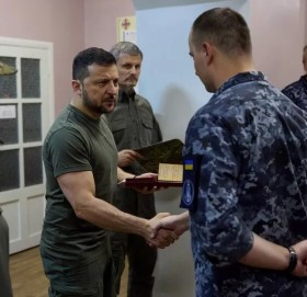 युक्रेनी राष्ट्रपति जेलेन्स्कीलाई मार्ने योजना बनाएको आरोपमा महिला पक्राउ