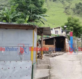 स्वास्थ्य केन्द्रकै गेटमा बुढिनन्दाका प्रमुख प्रशासकियको औषधी पसल