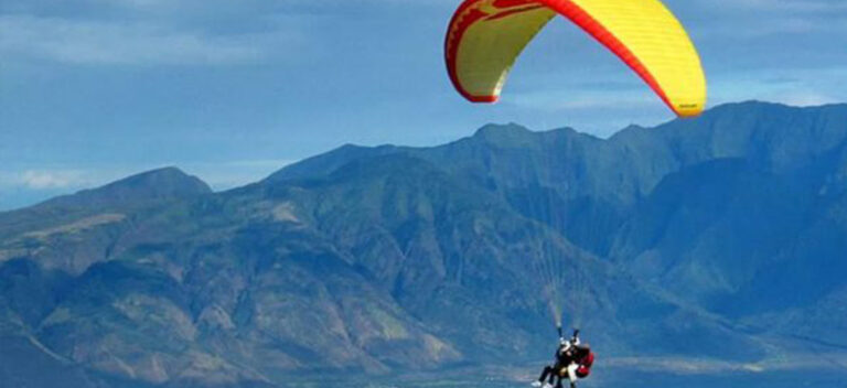 सगरमाथामा प्याराग्लाइडिङ गरेका चिनियाँ नागरिकलाई सम्मान