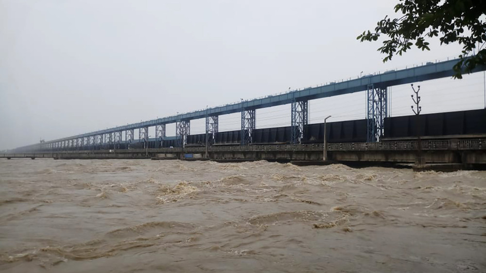 सप्तकोशीमा अत्यधिक बहाव, ५६ वटै ढोका खोलियो