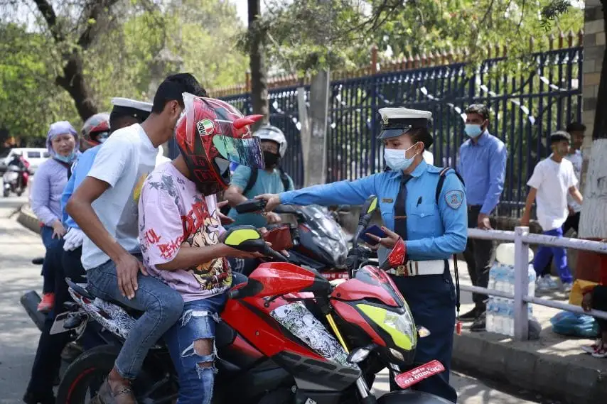 ट्राफिक नियम उल्लङ्घन गर्ने ४० हजार चालकलाई कारबाही