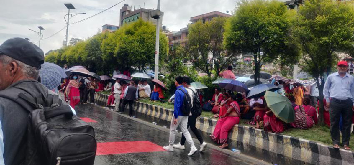 शिक्षकहरू घर फर्कंदै, बिदामा छुटेको कक्षा पढाइने