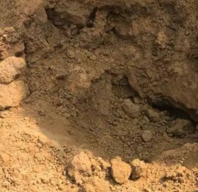 माटोको ढिस्कोमा पुरिएर एक मजदुरको मृत्यु, दुई घाइते