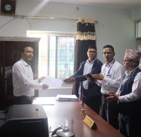 बाजुरामा स्थानिय तहका कर्मचारीले कालोपट्टी बाँधेर निजामती सेवा दिवस मनाउने