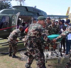 अछामबाट एक गर्भवतीको हेलिकोप्टरमार्फत उद्धार