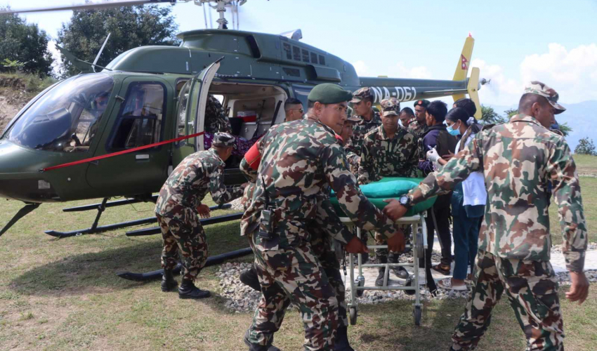 अछामबाट एक गर्भवतीको हेलिकोप्टरमार्फत उद्धार