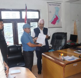 संघीय निजामती ऐनको विरोध गर्दै बाजुराका स्थानिय तहका कर्मचारी पनि आन्दोलित