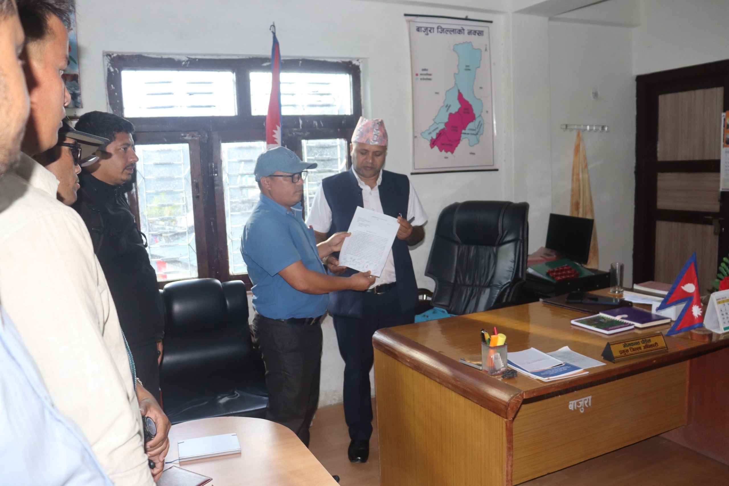 संघीय निजामती ऐनको विरोध गर्दै बाजुराका स्थानिय तहका कर्मचारी पनि आन्दोलित