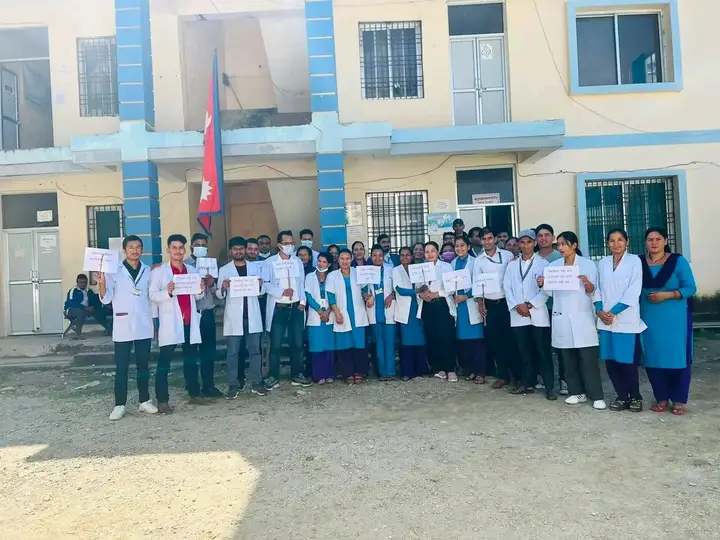 बाजुरा अस्पतालका स्वास्थ्यकर्मी आन्दोलित, आकस्मिक बाहेकका सेवा बन्द