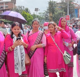 विद्यालय बन्द गरेर सुदूरका शिक्षकहरु आन्दोलित, ९ लाख विद्यार्थी प्रभावित