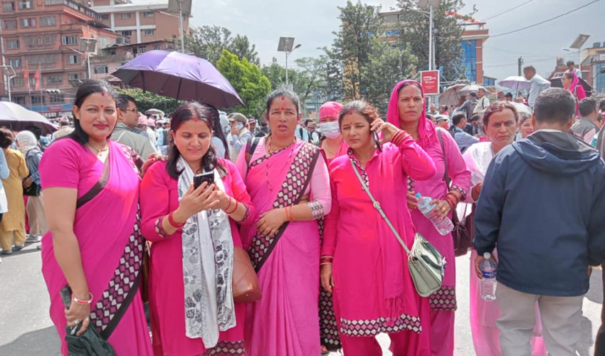 विद्यालय बन्द गरेर सुदूरका शिक्षकहरु आन्दोलित, ९ लाख विद्यार्थी प्रभावित