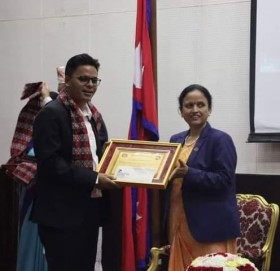 पत्रकार ओली प्रेस काउन्सिल युवा पत्रकार पुरस्कारबाट पुरस्कृत
