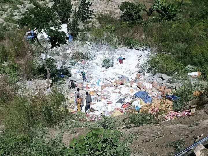 सुर्खेतबाट हुम्ला जादै गरेको मिनि ट्रक बाजुरामा दुर्घटना, तिन जना घाइते