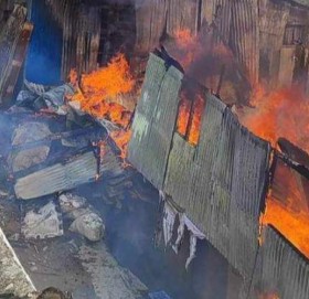 बझाङमा आगलागी, पाँचवटा पसल जलेर खरानी