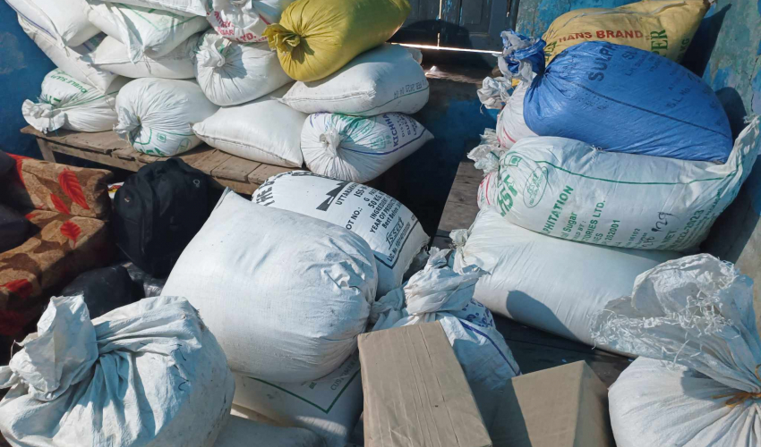 कञ्चनपुरबाट तीन लाख बढीका अबैध सामान बरामद