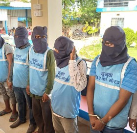 मोरङमा प्रहरीकै हतियार लुट्ने समूह पक्राउ