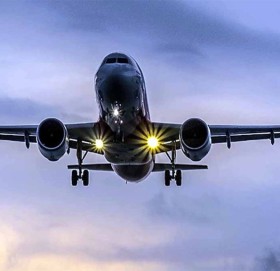 एकजना यात्रुलाई पखाला चलेपछि जहाजको आकस्मिक अवतरण !