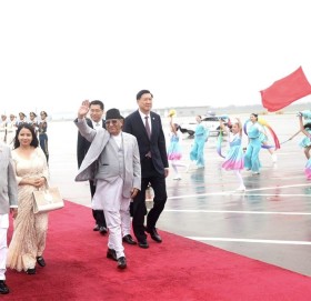 चीनको हाङजाओ पुगे प्रधानमन्त्री प्रचण्ड, चिनियाँ राष्ट्रपतिसँग आजै भेटवार्ता हुने