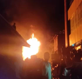 मुगुको सदरमुकाम गमगढी बजारमा आगलागी, ८ घर जले