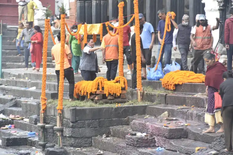 सुवास नेम्वाङको अन्त्येष्टिका लागि सजाइँदै चिता