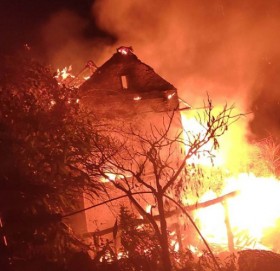 कैलालीको एक घरमा खाना पकाउने क्रममा आगलागी