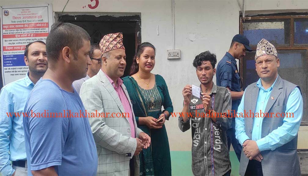 बडिमालिका नगरपालिकाद्धारा २ सय बिपन्नको स्वास्थ्य बिमा