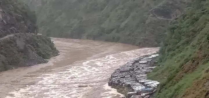 महाकालीमा हाम फालेर एक जना बेपत्ता