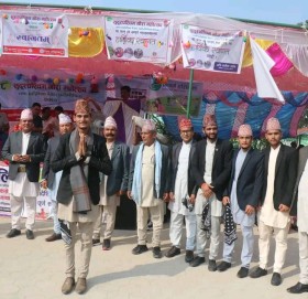 धनगढीमा आयाेजित डेउडा प्रतियोगितामा बाजुराकाे टिम प्रथम