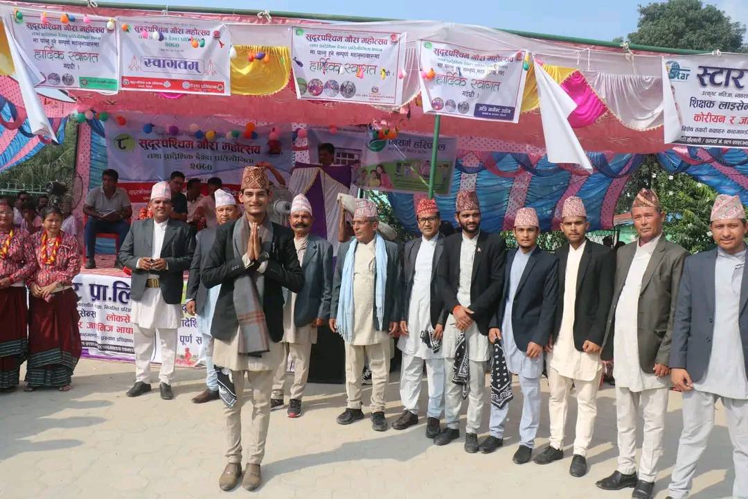 धनगढीमा आयाेजित डेउडा प्रतियोगितामा बाजुराकाे टिम प्रथम