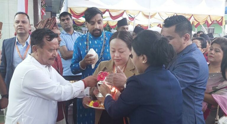 भाट भटेनीको बिर्तामोड शाखा सञ्चालनमा, अध्यक्ष गुरुङले गरे उद्घाटन