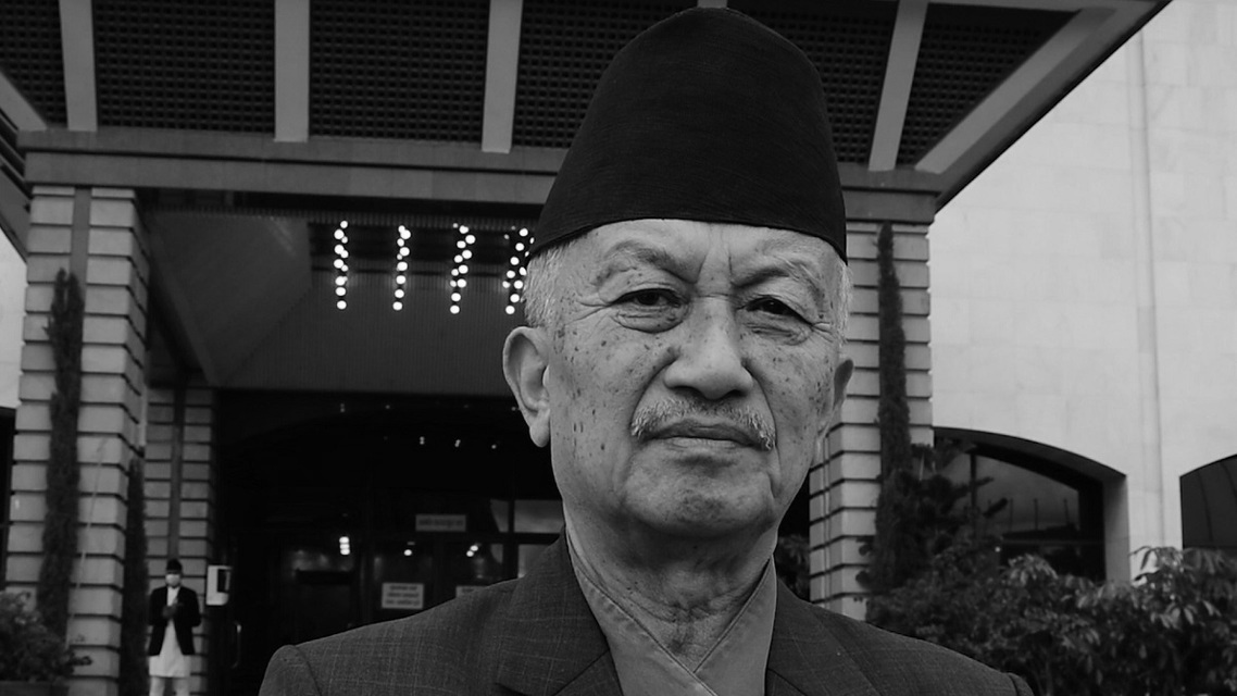 बुवा म आइसकेँ, मलाई अन्तिमपटक पर्खिरहनुस् है !