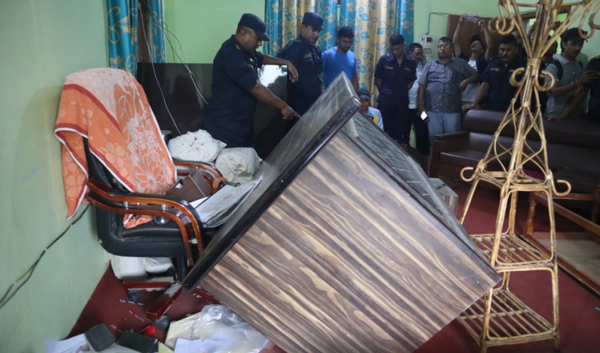 सुदूरपश्चिम विश्वविद्यालयको परिक्षा नियन्त्रकको कार्यालयमा तोडफोड