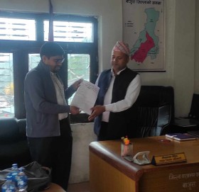 खाद्य अधिकार सञ्जाल बाजुराद्धारा सांसदहरुलाई ११ बुदेँ ज्ञापन पत्र बुझायो