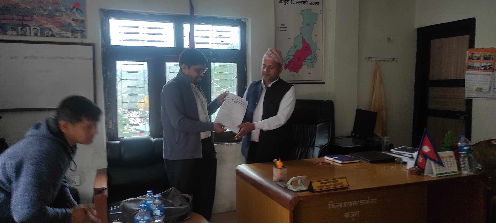 खाद्य अधिकार सञ्जाल बाजुराद्धारा सांसदहरुलाई ११ बुदेँ ज्ञापन पत्र बुझायो