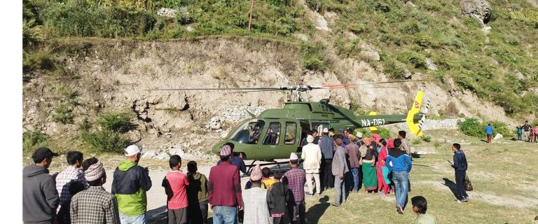 हुम्लाबाट सुत्केरीको नेपाली सेनाको हेलिकोप्टरमार्फत उद्धार