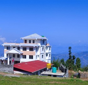 दशैंको मुखमा प्रमुख प्रशासकीय अधिकृत घर हिँडेपछि…