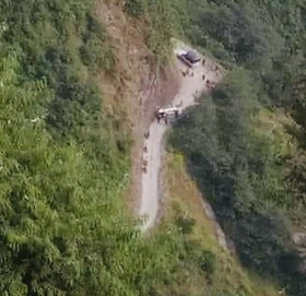 गाडी दुर्घटनामा एमाले नेता नविना लामासहित १० जना घाइते