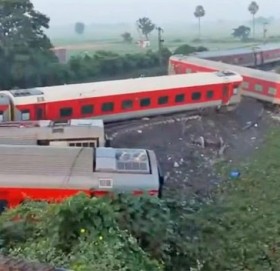 भारतको बिहारमा रेल दुर्घटना हुँदा ६ जनाको मृत्यु, १०० जना घाइते