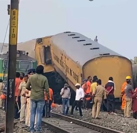 भारतमा रेल दुर्घटना हुँदा १३ जनाको मृत्यु