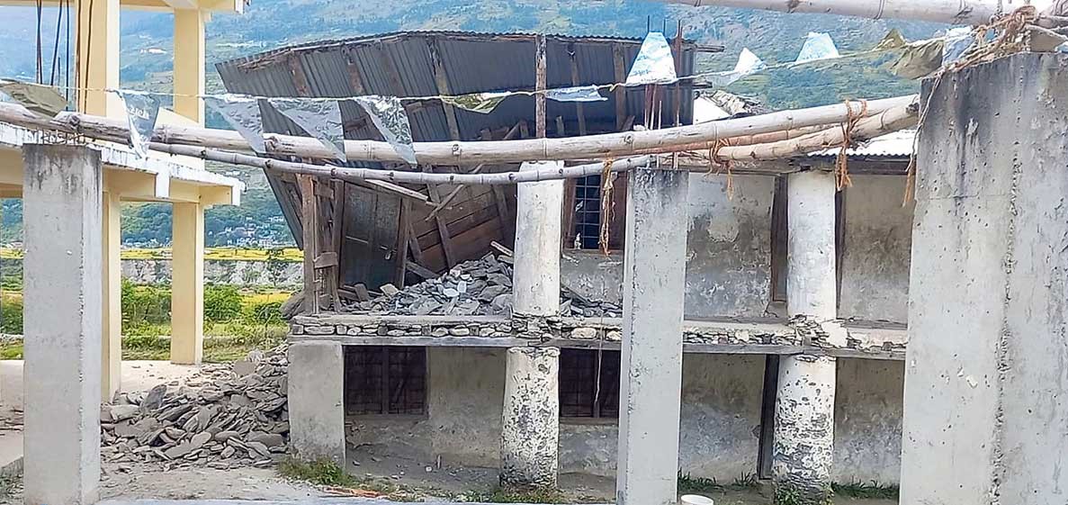 भूकम्पले भत्किए ३२ विद्यालय, छैन पढ्ने ठाउँ