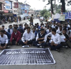 शिक्षक र चिकित्सकपछि स्थानीय तहका कर्मचारी पनि सडकमा