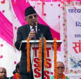 एमालेमाथि प्रचण्डको आरोप : कहिल्यै सत्तामा फर्किन पाउँदिन कि भनेर विक्षिप्त छ